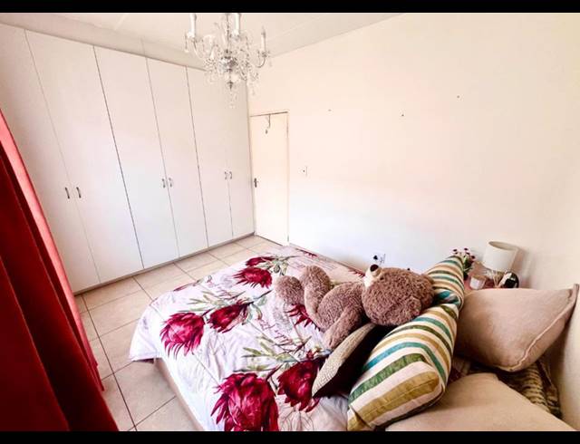 2 BEDROOM TOWNHOUSE FOR SALE IN MEREDALE
